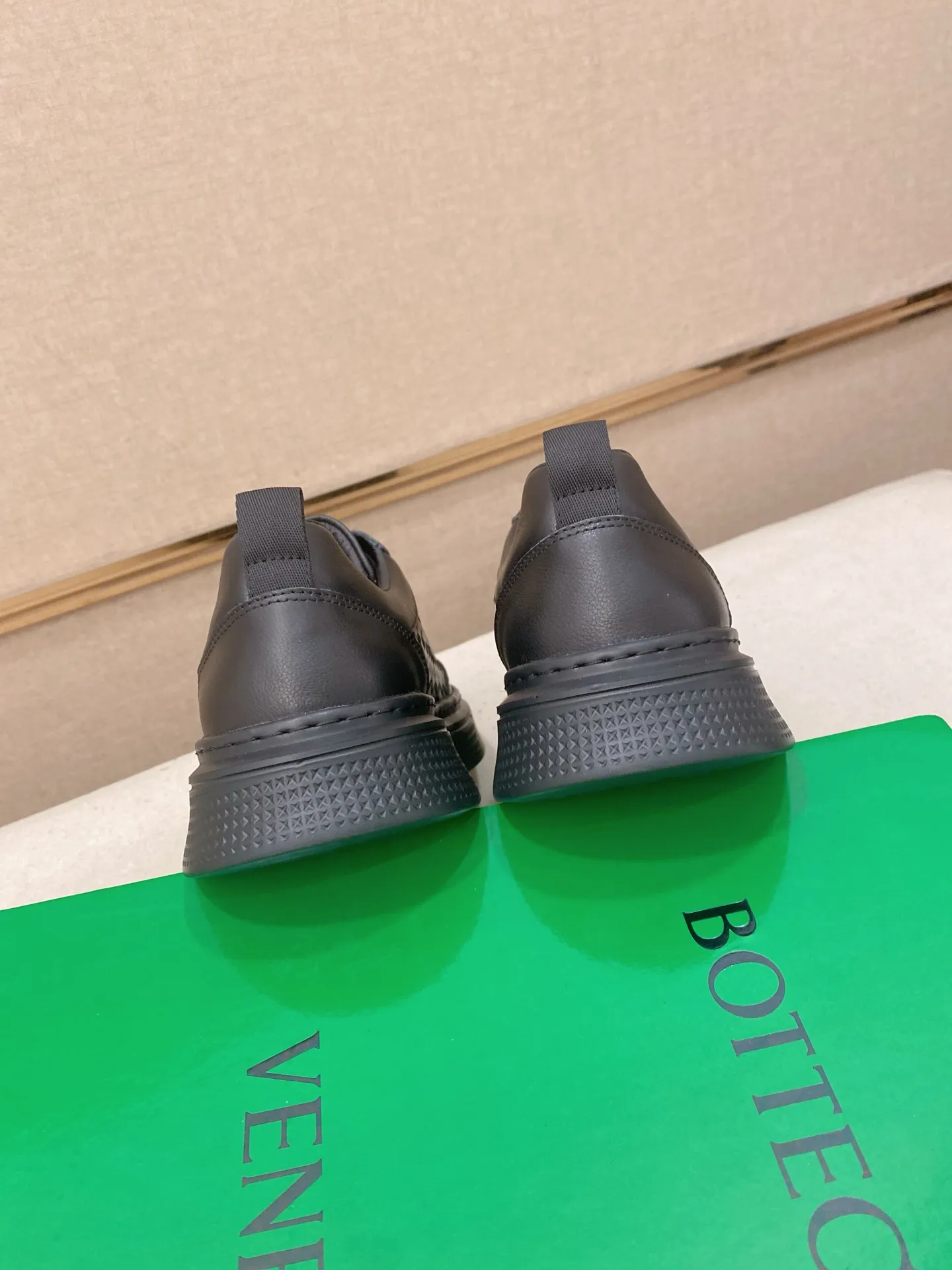 Men's shoes💰 500💰 【BV】The latest hot style‼ ️Casual men's shoes, uppers imported first-layer cowhide. Fully imported first-layer leather lining✔️Exquisite workmanship, excellent foot feel, special rubber sole✔️, cool and fashionable, the latest fashion, fashionable outsole, hurry up. Code number: 38-44